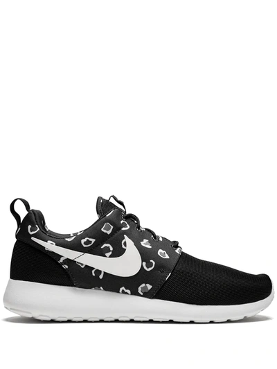 Nike Rosherun Leopard Print Low-top Sneakers In Black