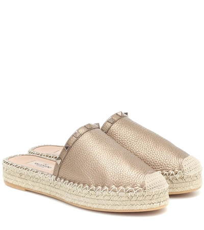 Valentino Garavani Rockstud Leather Espadrille Mules In Gold