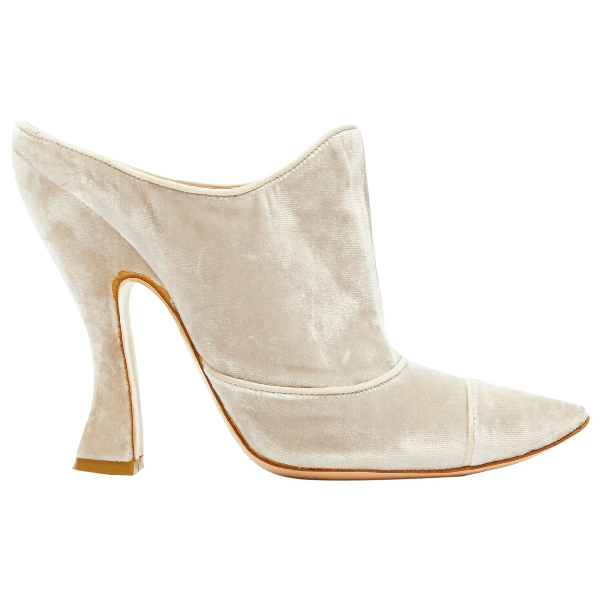 miu miu velvet heels