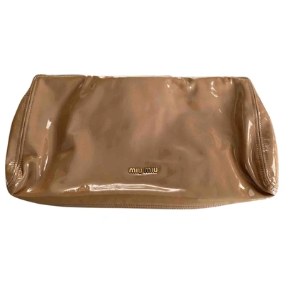 Pre-owned Miu Miu Patent Leather Clutch Bag In Beige