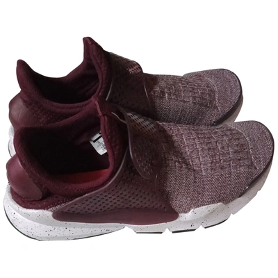 Pre-owned Nike Sock Dart Cloth Low Trainers In Burgundy