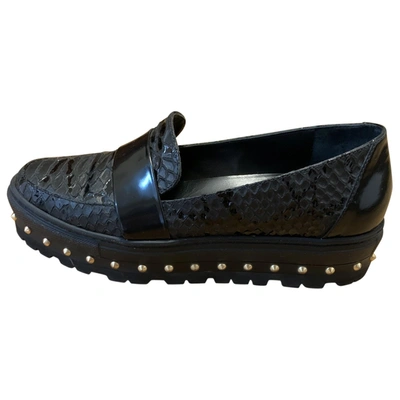 Pre-owned Greymer Leather Flats In Black