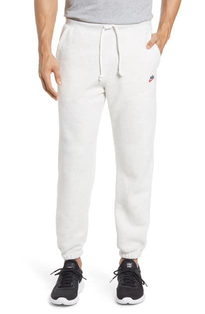 nike sportswear heritage sweatpants