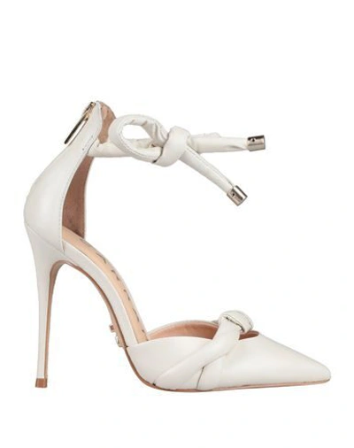 Carrano Pump In Ivory