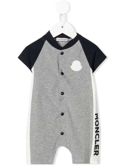 Moncler Raglan-sleeved Button-through Babygrow In Grey