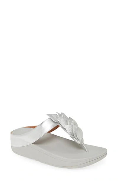 Fitflop Fino Leaf Flip Flop In Silver Leather