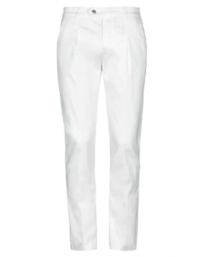 Entre Amis Pants In White