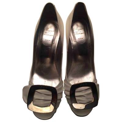 Pre-owned Roger Vivier Patent Leather Heels In White