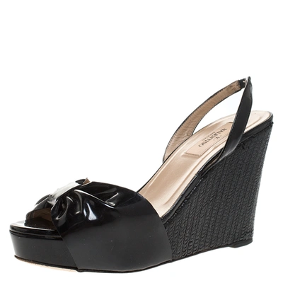 Pre-owned Valentino Garavani Black Patent Leather Open Toe Slingback Scallop Detail Wedge Sandals Size 36
