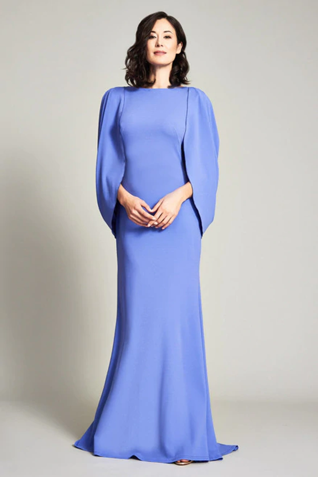 リッチ&シックに見せる【TADASHI SHOJI】Kairi Capelet Gown Tadashi Shoji Kairi Capelet Gown | ModeSens