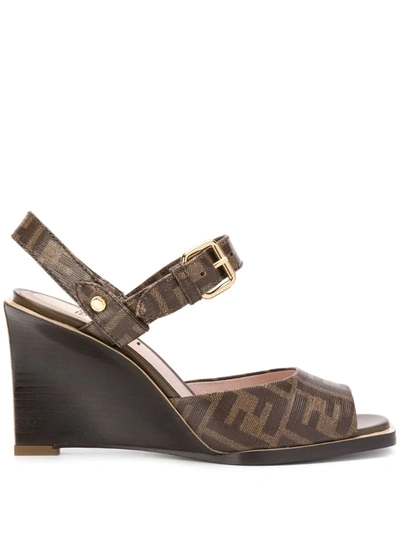 Fendi Wedge-sandalen Mit Ff-monogramm In Tabacco