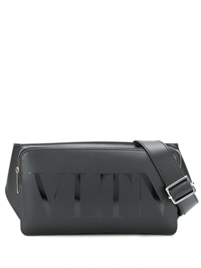 Valentino Garavani Black Vltn Messenger Bag In Grau