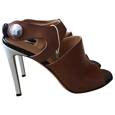 Pre-owned Carven Leather Sandals In Camel