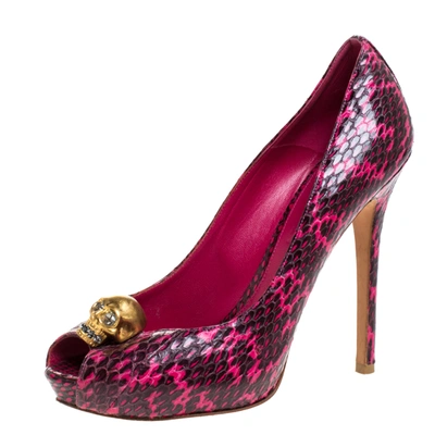Pre-owned Alexander Mcqueen Majenta/black Python Skull Studded Peep Toe Pumps Size 38.5 In Pink