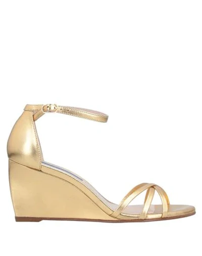 Stuart Weitzman Sandals In Gold