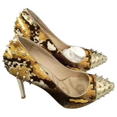 Pre-owned Lucy Choi Leather Heels In Gold