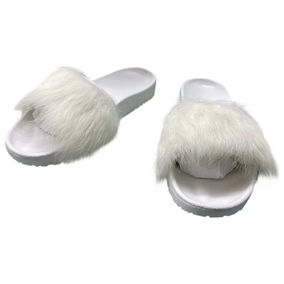 Pre-owned Ugg Mules & Clogs In White
