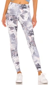 Onzie High Rise Legging In Dreamy Marble