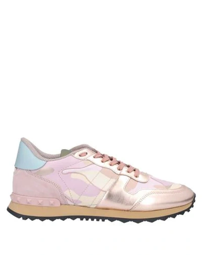 Valentino Garavani Garavani Runner Camouflage-print Canvas Sneakers In Pink