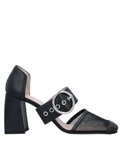 Salar Pumps In Black