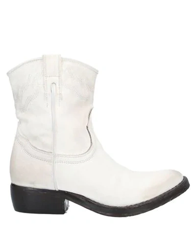 Catarina Martins Ankle Boots In White
