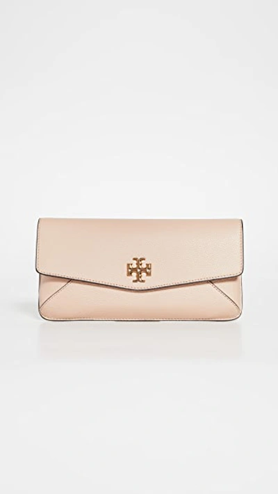 Tory Burch Kira Leather Medallion Clutch Bag In Devon Sand