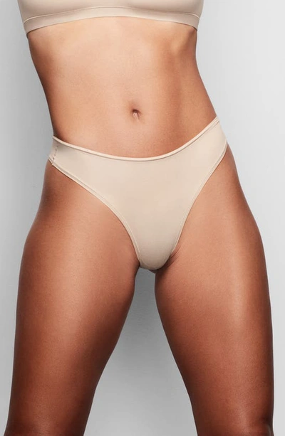 Skims Fits Everybody Thong In Clay