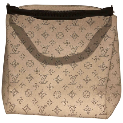 Pre-owned Louis Vuitton Babylone Leather Handbag In Ecru