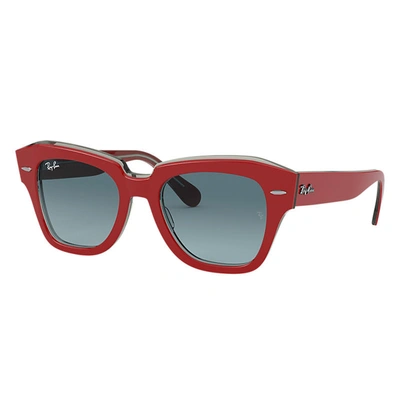 Ray Ban State Street Sunglasses Red Frame Blue Lenses 49-20 In Rot Auf Grau Transparent