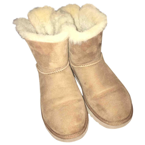 uggs in beige