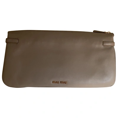 Pre-owned Miu Miu Leather Clutch Bag In Beige