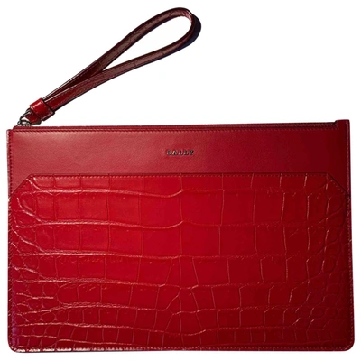 Pre-owned Bally Leather Clutch Bag In Red