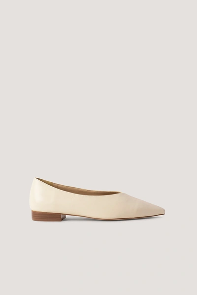 Na-kd Pointy V-cut Ballerinas - Offwhite In Nude