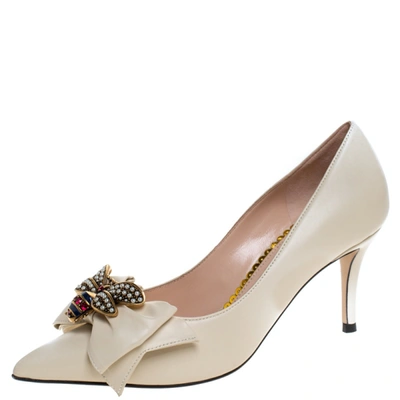 Pre-owned Gucci Cream Leather Embellished Bow Queen Margaret Pumps Size 36.5