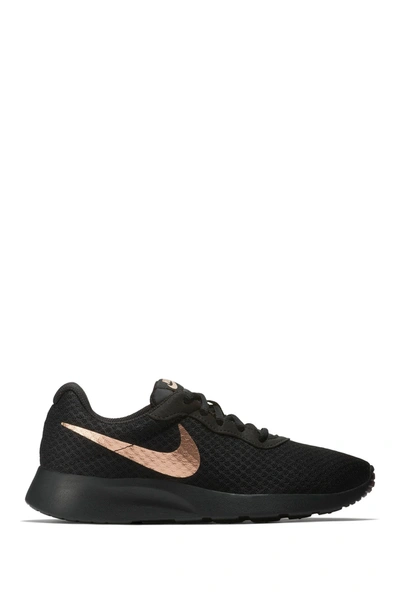 Nike Tanjun Women's Shoes In 005 Black/mrdbrz