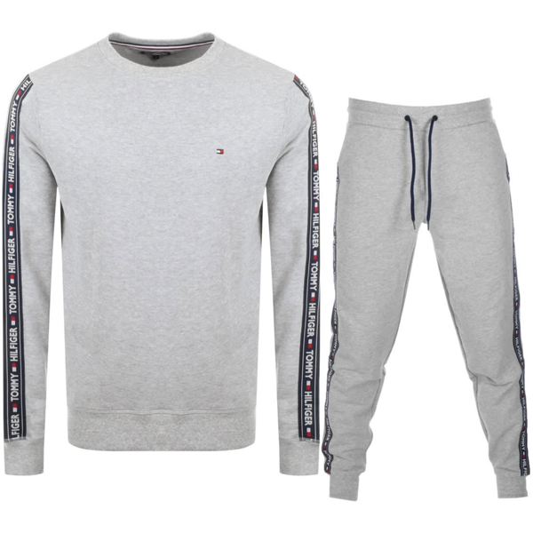 nike loose fit capri pants