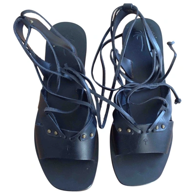Pre-owned Tomas Maier Black Leather Sandals