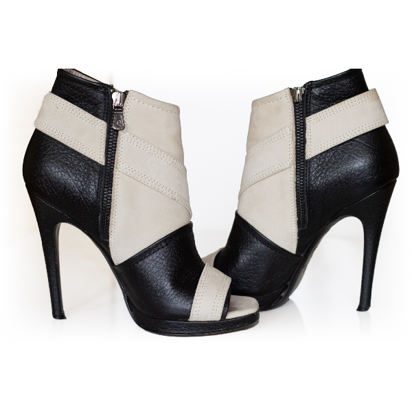 PreOwned Alexander Mcqueen Beige Leather Ankle Boots