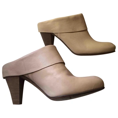 Pre-owned Janet & Janet Leather Mules & Clogs In Beige