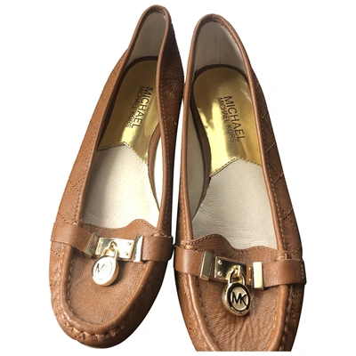 Pre-owned Michael Kors Leather Sandals In Camel