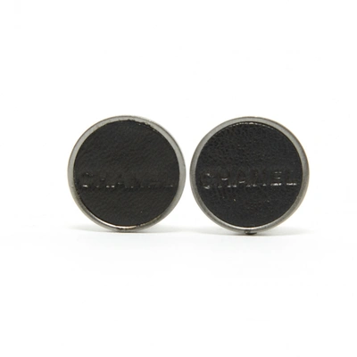 Pre-owned Chanel Cc Leather Earrings In Black
