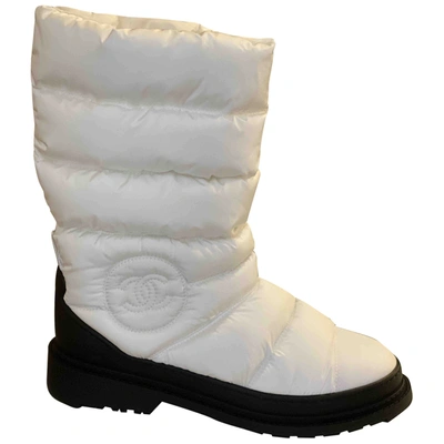 Pre-owned Chanel Cloth Snow Boots In White