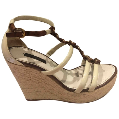 Pre-owned Louis Vuitton Patent Leather Sandal In Beige