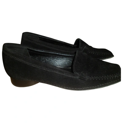 Pre-owned Dkny Flats In Black