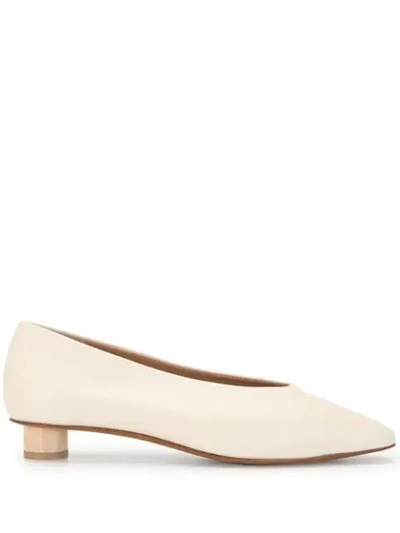 Loq Paz Choked Up Flats In Crema Leather