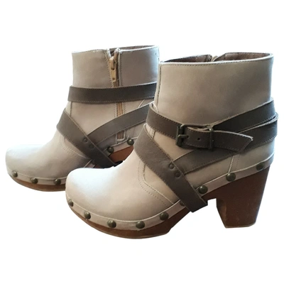 Pre-owned Tatoosh Beige Suede Ankle Boots