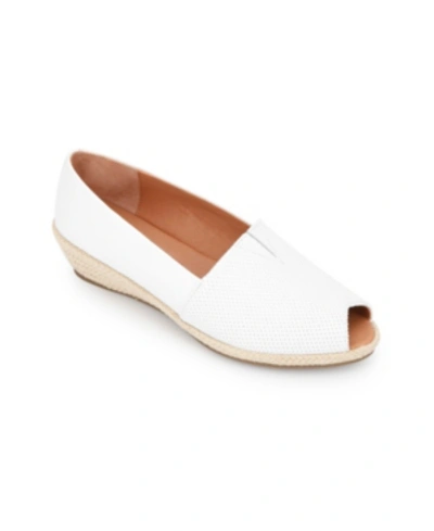 Gentle Souls By Kenneth Cole By Kenneth Cole Luci Easy Open Wedge Sandals Women's Shoes In White