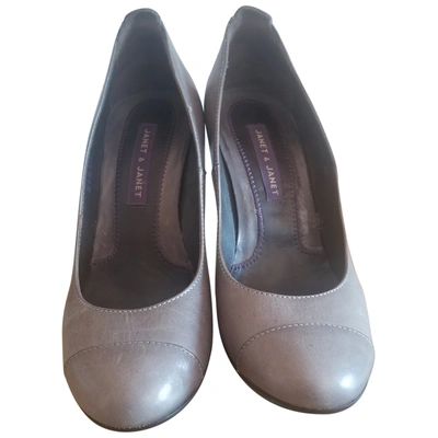 Pre-owned Janet & Janet Leather Heels In Grey