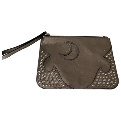 Pre-owned Mcq By Alexander Mcqueen Leather Clutch Bag In Silver