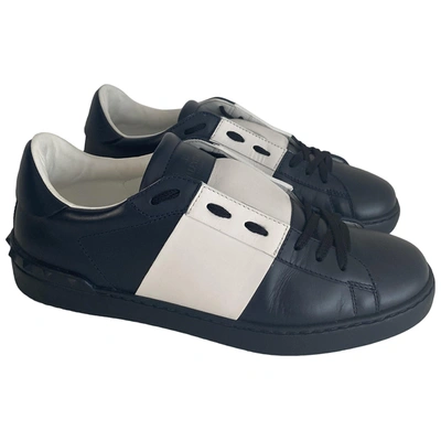 Pre-owned Valentino Garavani Rockstud Leather Trainers In Navy